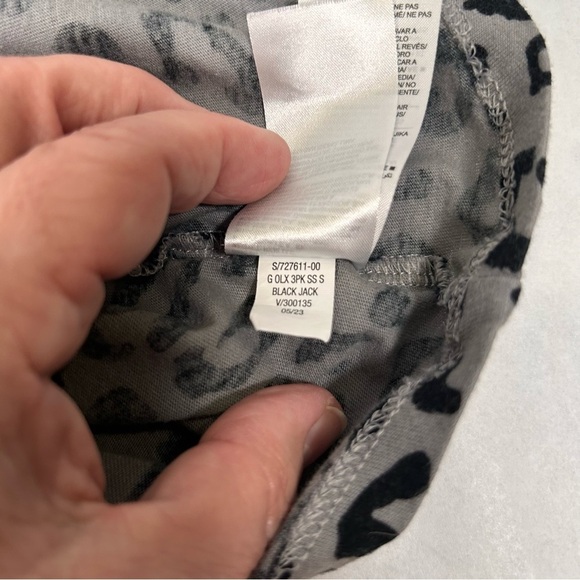 2 for$15 Old Navy Gray Leopard Print Kid’s Top - Picture 5 of 9